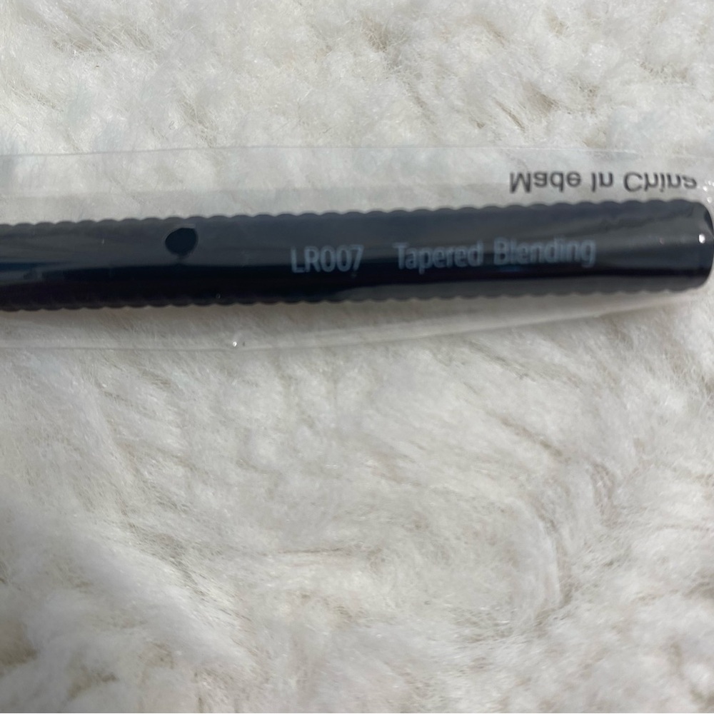 LARUCE Tapered Blending Brush LR007